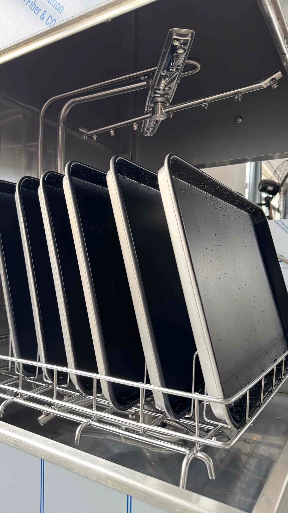 JD-3 rotating wash arm spraying over six loaded baking trays